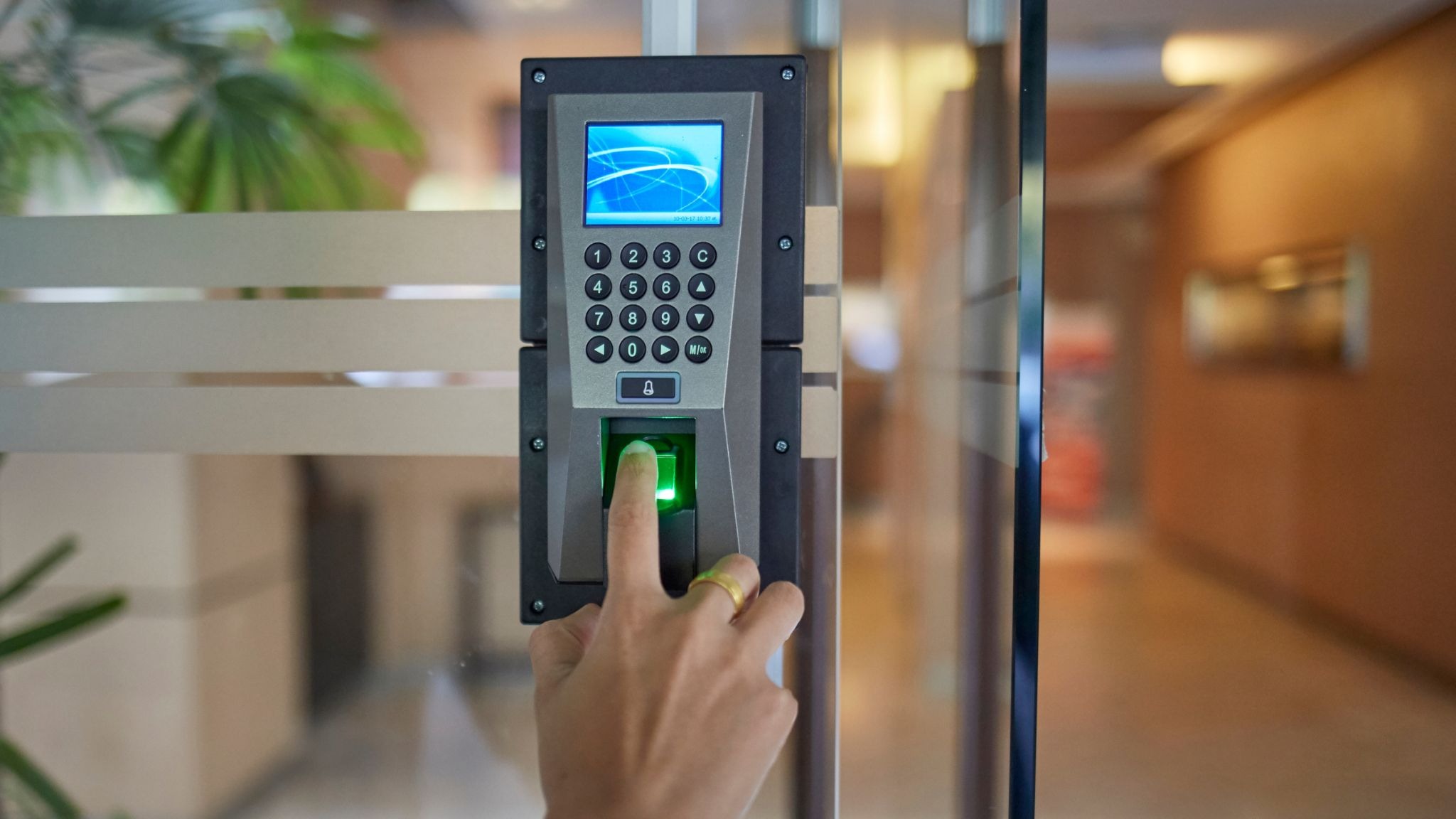 Sistemas de control de acceso para empresas en El Salvador